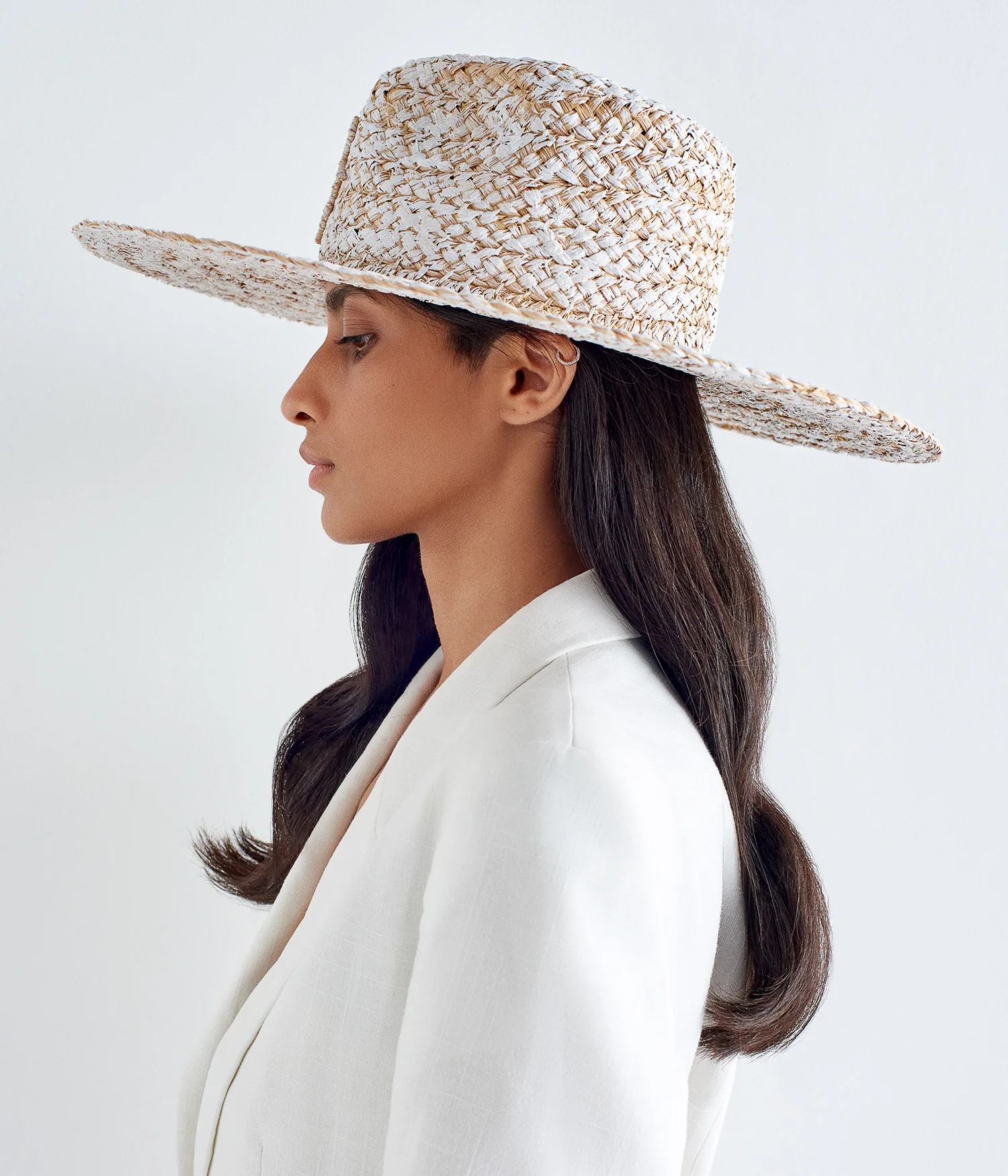 STRAW FEDORA HAT IN WHITE